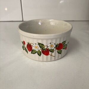 🍓Vintage🍓 Sheffield Strawberries ‘n Cream Stoneware Ramekin